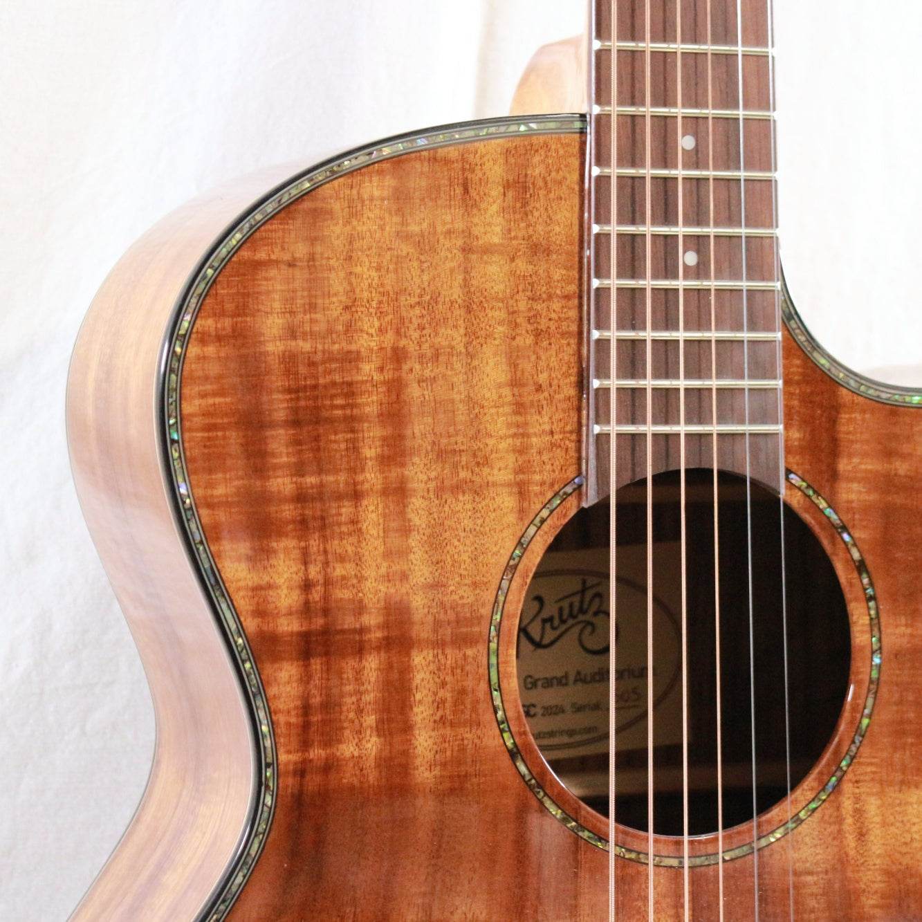 Krutz KD24SC APEX Grand Auditorium Acoustic Guitar w/ Padded Bag - Ray's Midbell Music