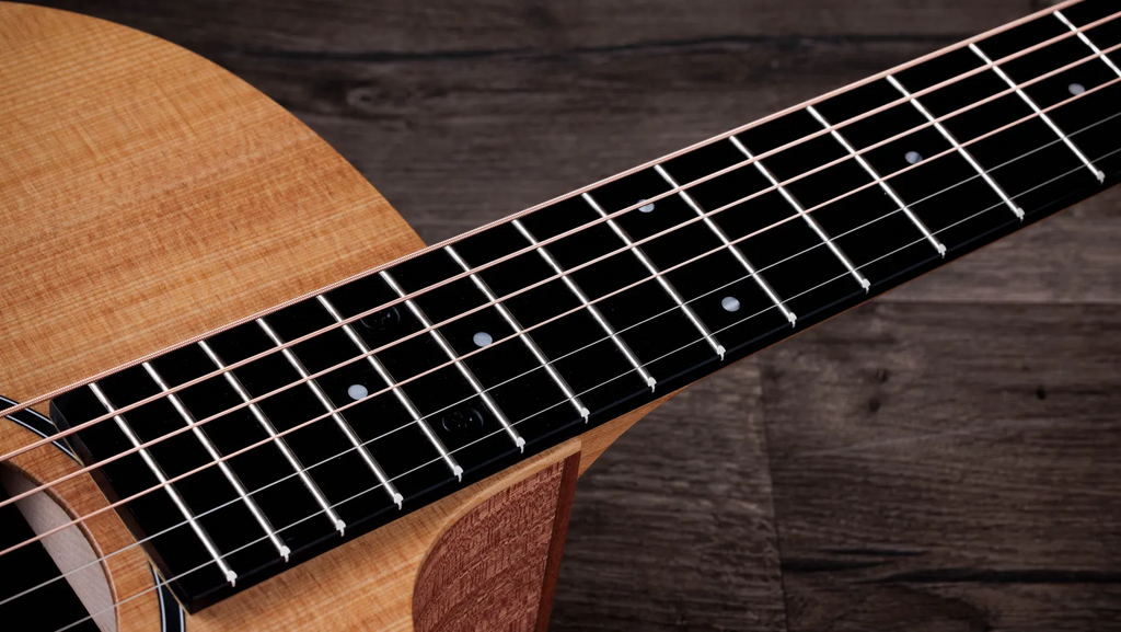 Taylor 14CE Grand Auditorium Single Cut A/E Guitar (Solid Spruce Top)