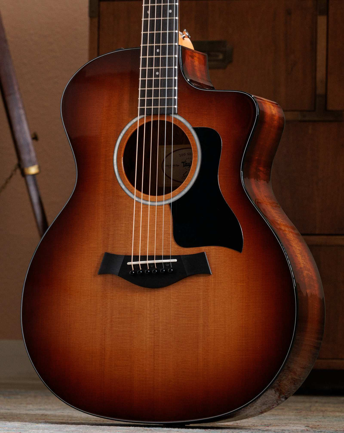 Taylor 214CEKSBPLUS 200 Plus Series Grand Auditorium Single Cut A/E Guitar (Sun Burst)