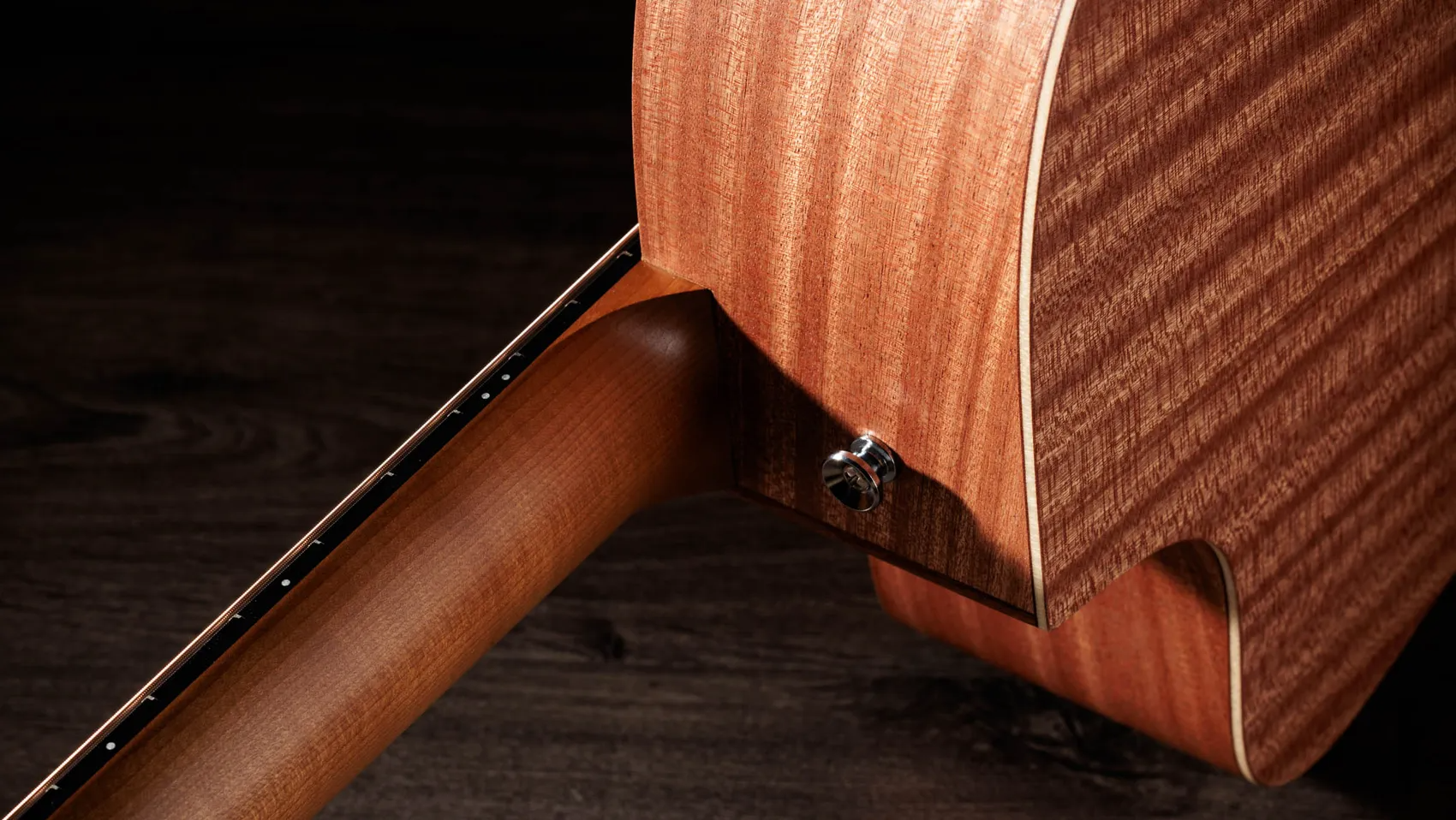 Taylor 24CE Grand Auditorium Single Cut A/E Guitar (Natural Mahogany)